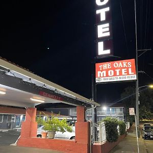 The Oaks Motel